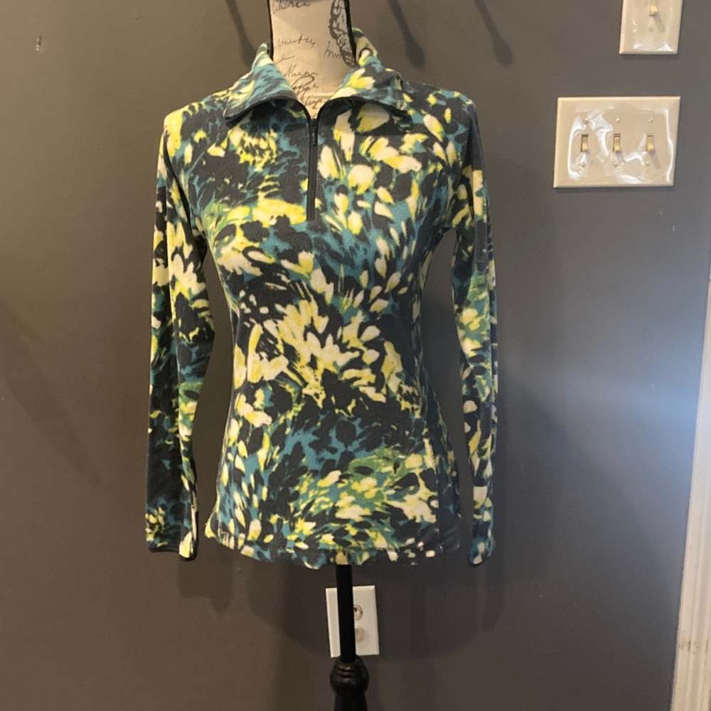 Columbia size XS colorful soft pullover excellent condition